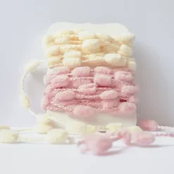 Cintas de pompones crema y rosa Telas, Sedas Y Fieltro