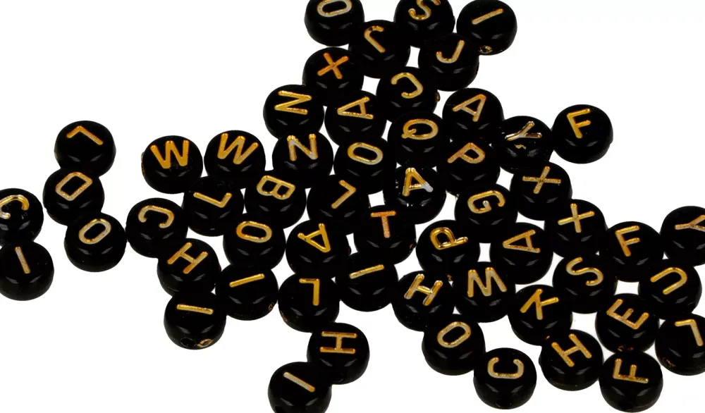 Sale Cuentas de Perla Negra con Letras Doradas Bisutería